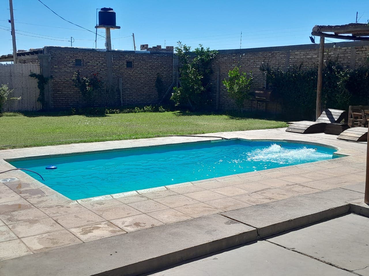 Pileta y jardín de Meraki en Santa Lucía