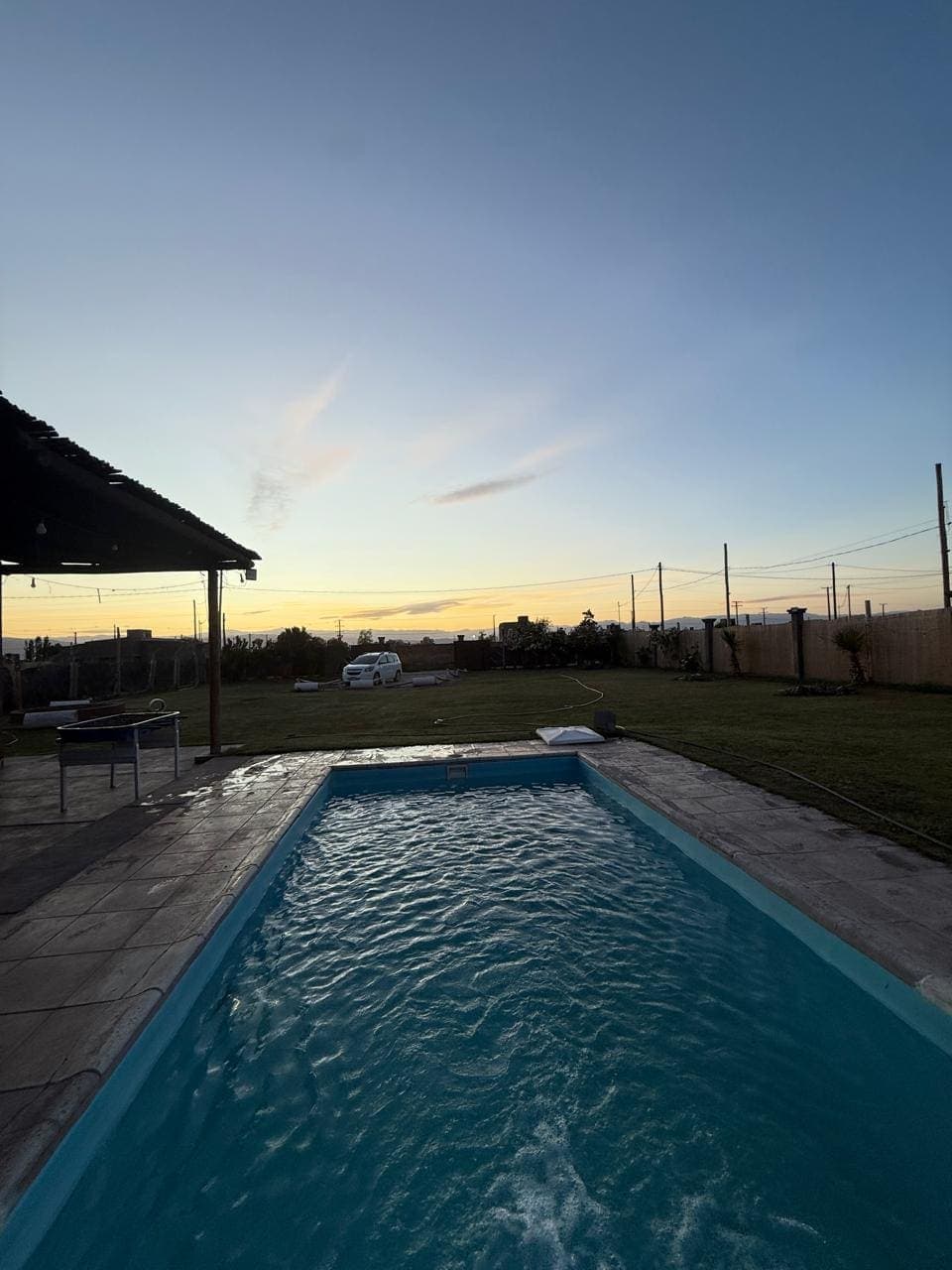 Pileta de Meraki al atardecer