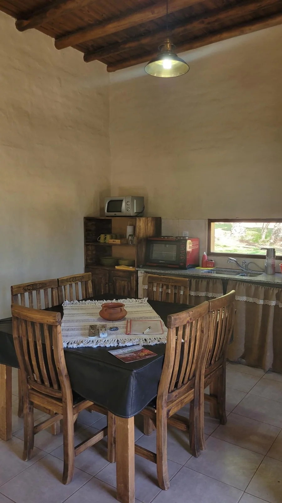Cocina y comedor equipados de La Huella